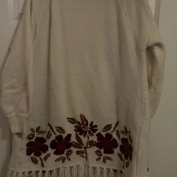 Shyanne Cream Cardigan with Floral Accents - Picture 5 of 6
